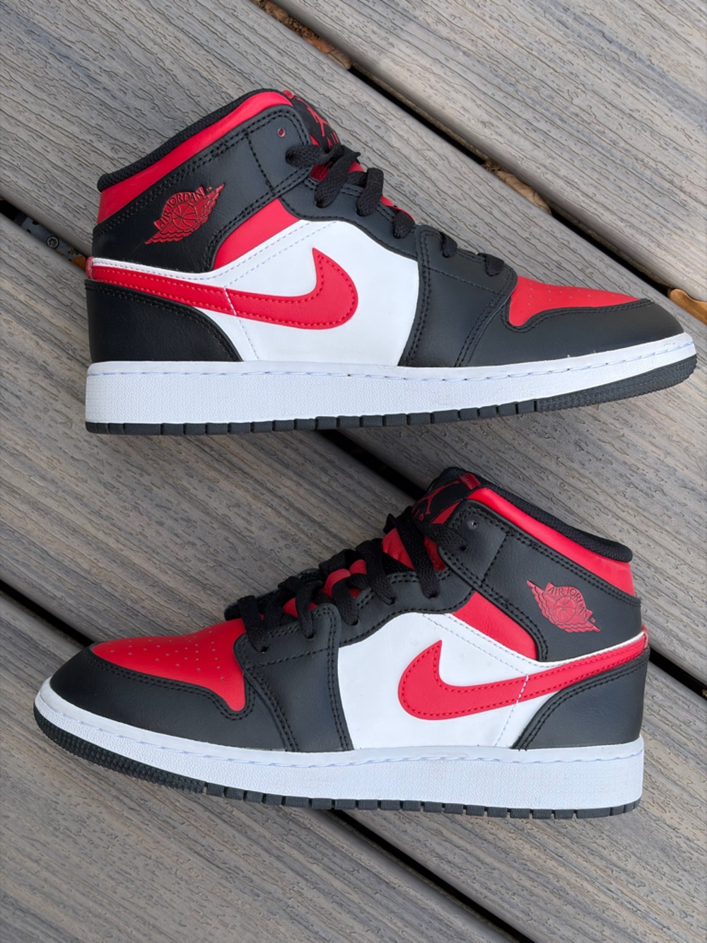 Nike Air Jordan 1 Mid – Black/White/Red (Bred Toe / Chicago Style) – 6Y